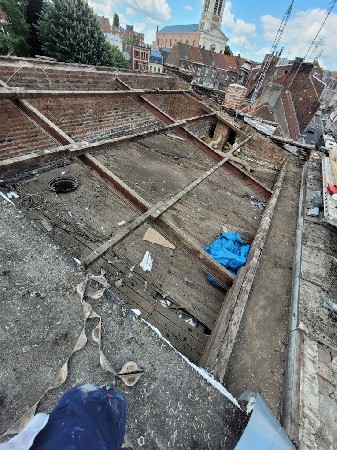 D&eacute;montage d'une ancienne toiture &agrave; Ronchin